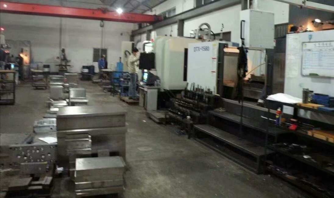 鑄造現(xiàn)場(chǎng)及精密設(shè)備加工展示 (10)